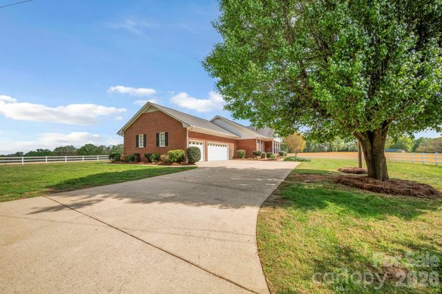 824 N Forest Hills School Road, Marshville, NC 28103