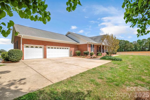 824 N Forest Hills School Road, Marshville, NC 28103