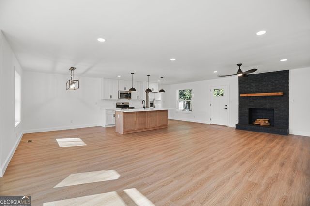 404 Taliaferro Drive, Hogansville, GA 30230