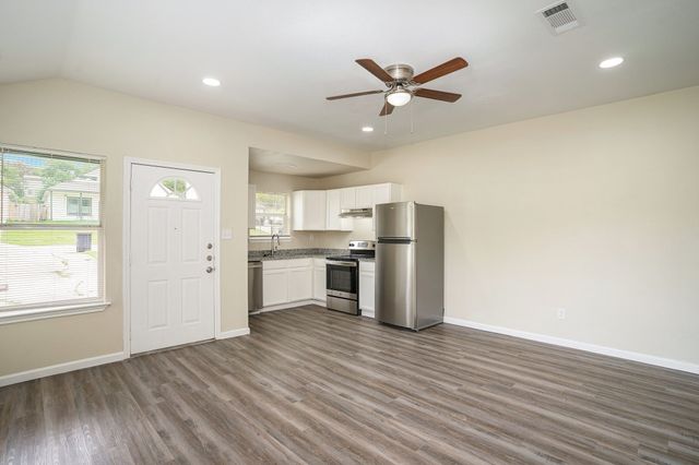 2200 Brookes Street A, Fort Worth, TX 76105