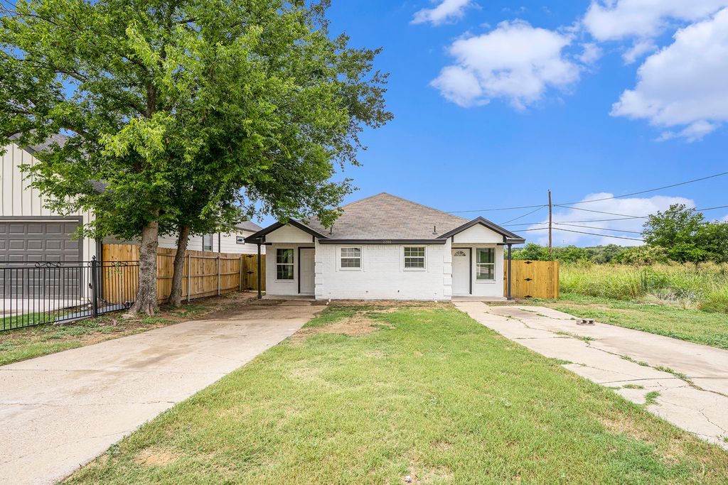 2200 Brookes Street A, Fort Worth, TX 76105