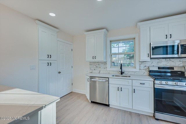 17 Washington Avenue, Leonardo, NJ 07737