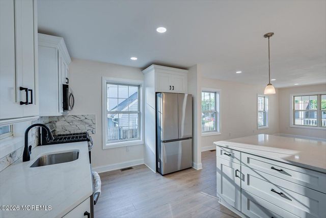 17 Washington Avenue, Leonardo, NJ 07737