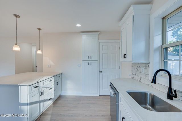 17 Washington Avenue, Leonardo, NJ 07737