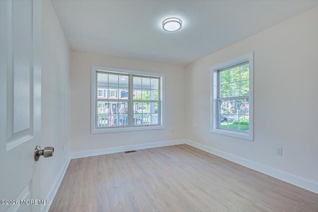 17 Washington Avenue, Leonardo, NJ 07737