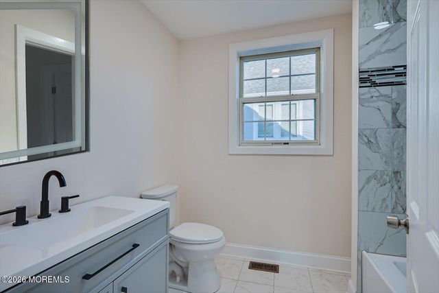 17 Washington Avenue, Leonardo, NJ 07737