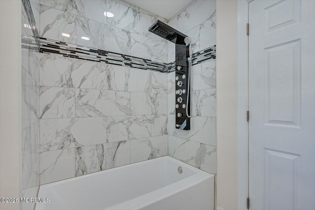 17 Washington Avenue, Leonardo, NJ 07737