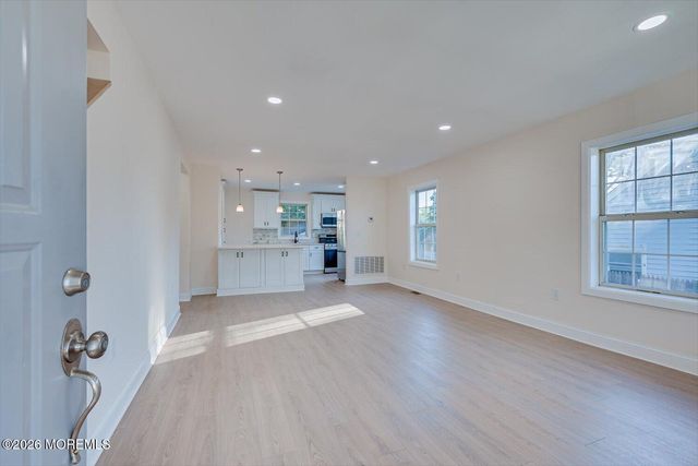17 Washington Avenue, Leonardo, NJ 07737