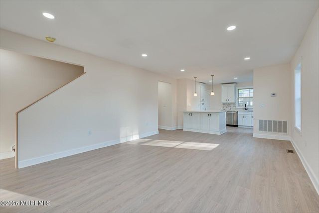 17 Washington Avenue, Leonardo, NJ 07737