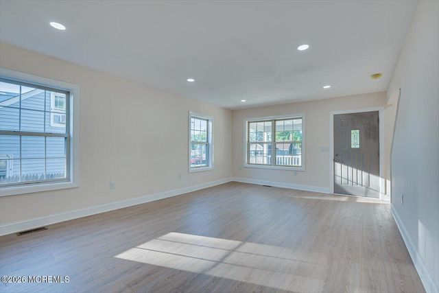 17 Washington Avenue, Leonardo, NJ 07737