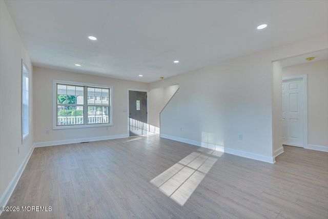 17 Washington Avenue, Leonardo, NJ 07737