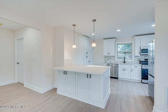 17 Washington Avenue, Leonardo, NJ 07737