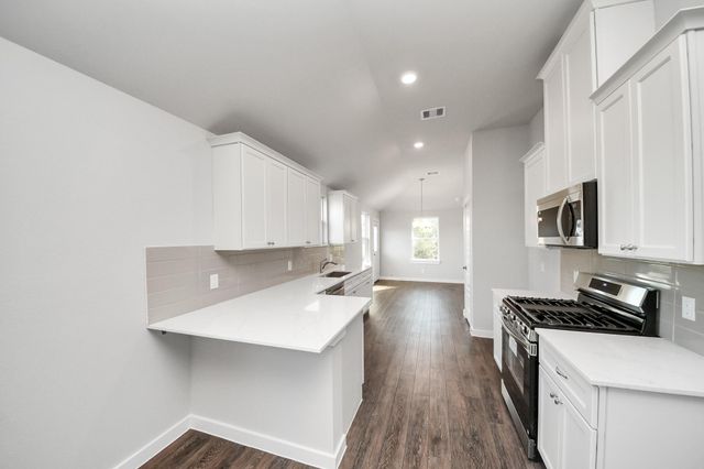 1225 Road 5202, Cleveland, TX 77327