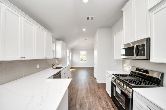 1225 Road 5202, Cleveland, TX 77327