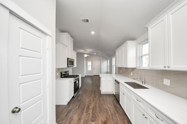 1225 Road 5202, Cleveland, TX 77327