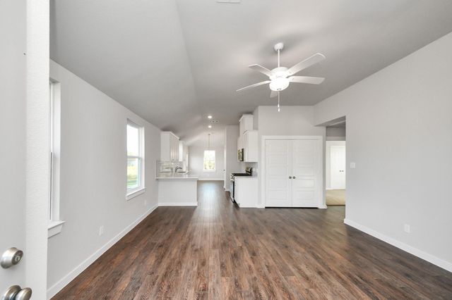 1225 Road 5202, Cleveland, TX 77327