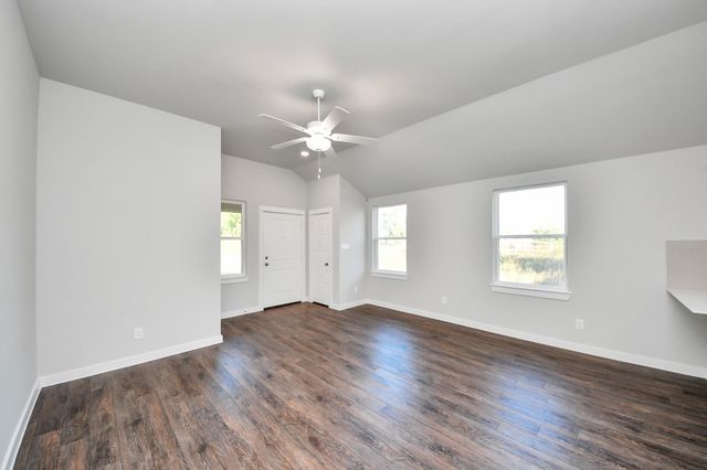 1225 Road 5202, Cleveland, TX 77327