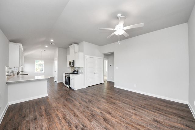 1225 Road 5202, Cleveland, TX 77327