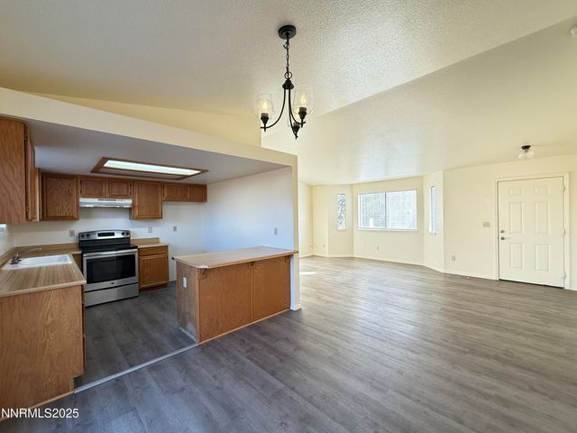 982 Ridgeview Drive, Carson City, NV 89705