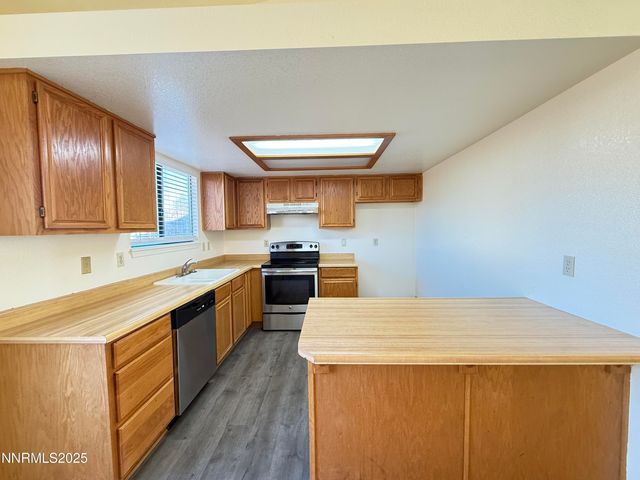 982 Ridgeview Drive, Carson City, NV 89705