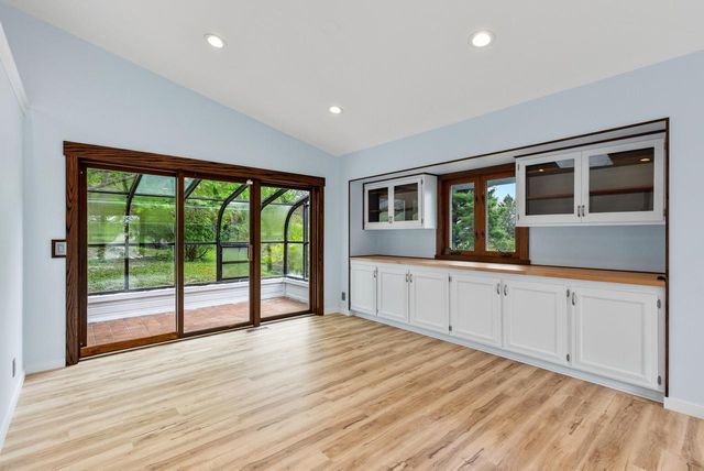 820 Crestwood DRIVE, Waukesha, WI 53188