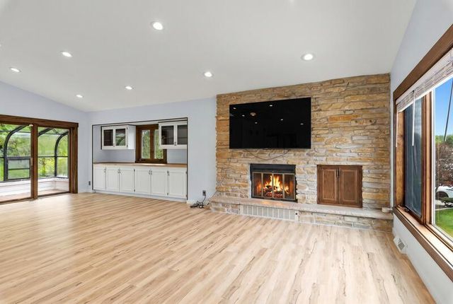 820 Crestwood DRIVE, Waukesha, WI 53188