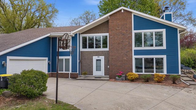 820 Crestwood DRIVE, Waukesha, WI 53188