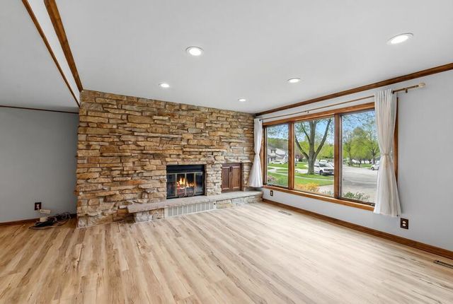 820 Crestwood DRIVE, Waukesha, WI 53188