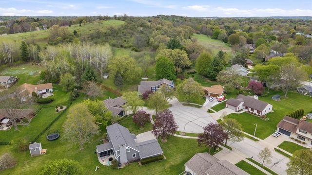 820 Crestwood DRIVE, Waukesha, WI 53188