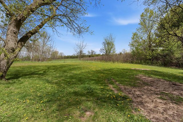 820 Crestwood DRIVE, Waukesha, WI 53188