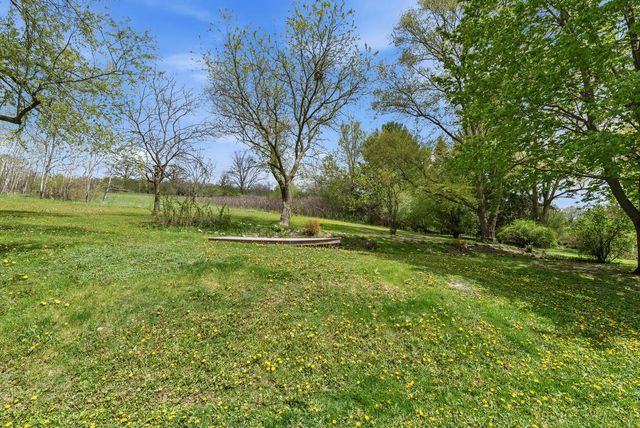 820 Crestwood DRIVE, Waukesha, WI 53188