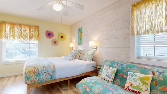 727 La Juana Ct, Port Aransas, TX 78373