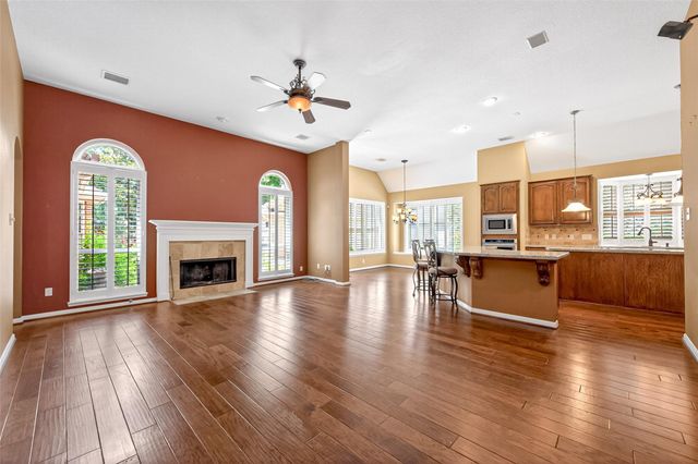 7 Windridge Place, The Woodlands, TX 77381