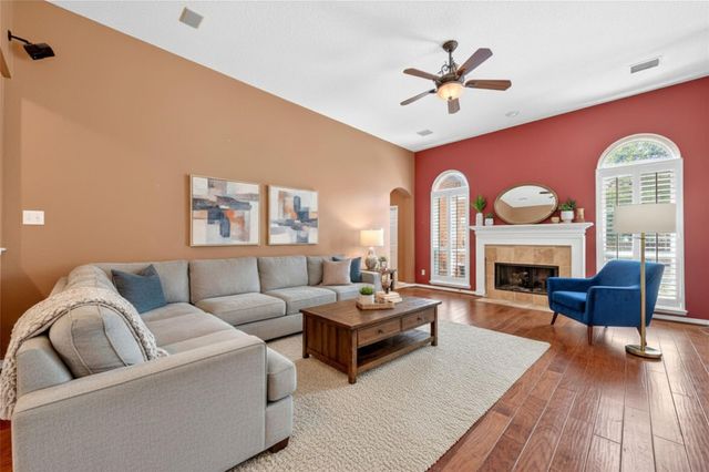 7 Windridge Place, The Woodlands, TX 77381