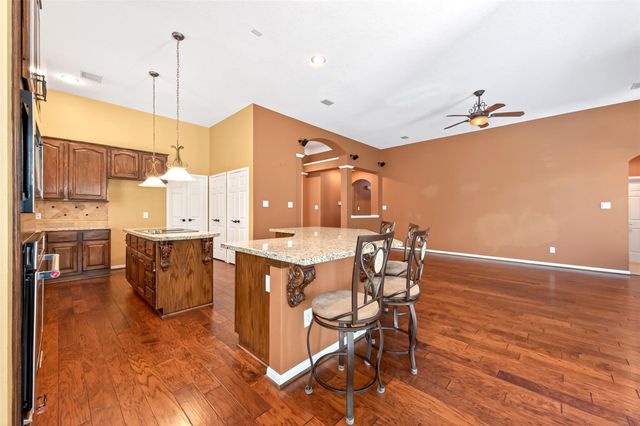 7 Windridge Place, The Woodlands, TX 77381