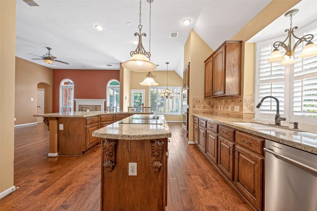 7 Windridge Place, The Woodlands, TX 77381