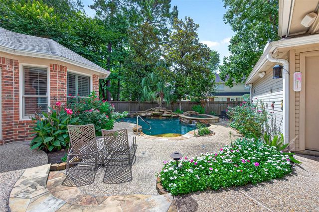 7 Windridge Place, The Woodlands, TX 77381