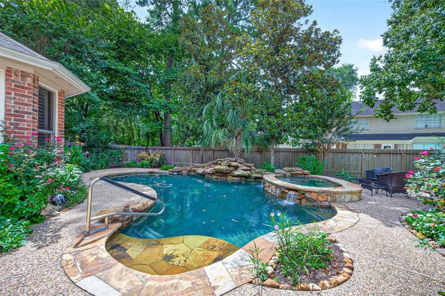 7 Windridge Place, The Woodlands, TX 77381