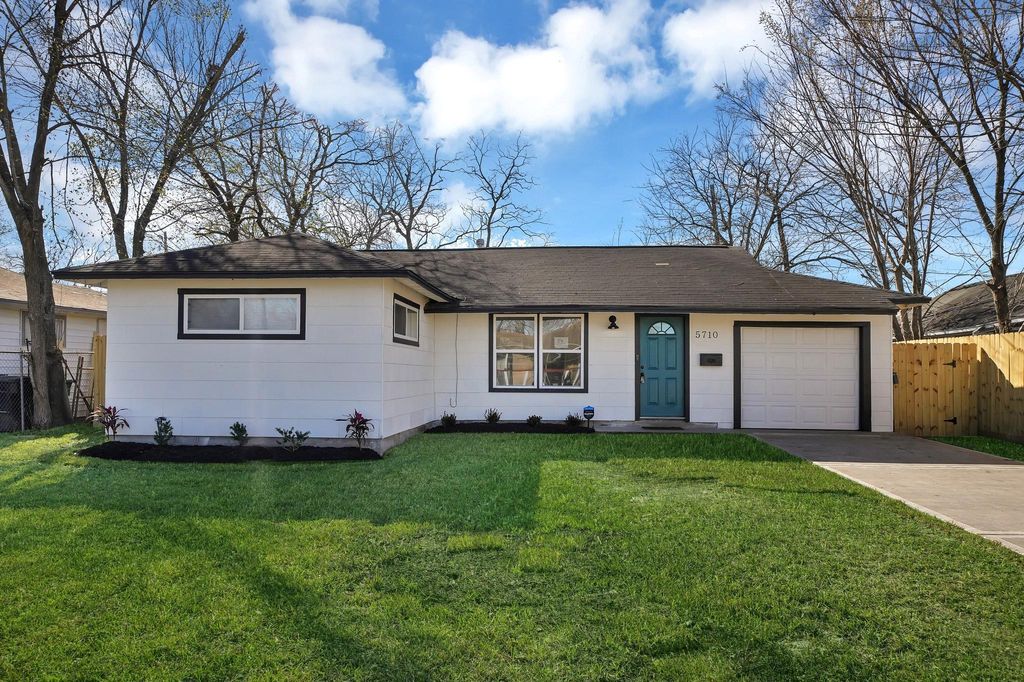 5710 Southseas Street, Houston, TX 77033