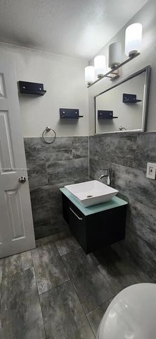 1 NE 78th St B, Miami, FL 33138