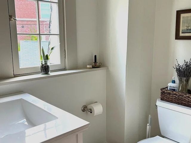 386 Essex Street 5, Salem, MA 01970