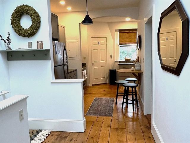 386 Essex Street 5, Salem, MA 01970