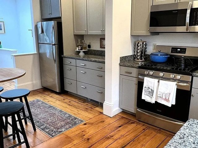 386 Essex Street 5, Salem, MA 01970