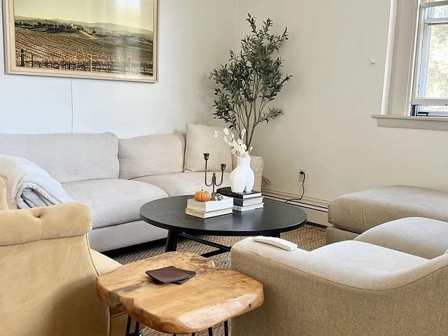 386 Essex Street 5, Salem, MA 01970