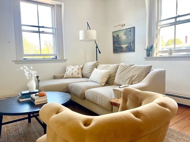 386 Essex Street 5, Salem, MA 01970