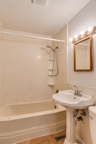 18 Woodlawn Avenue N, Battle Creek, MI 49037