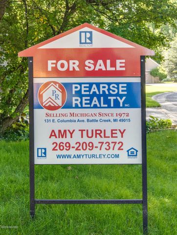 18 Woodlawn Avenue N, Battle Creek, MI 49037