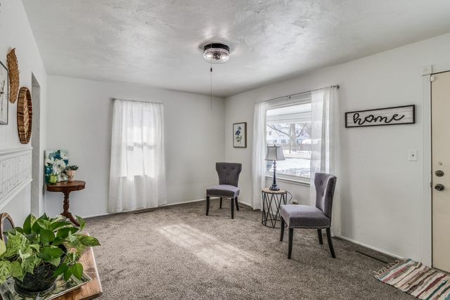 18 Woodlawn Avenue N, Battle Creek, MI 49037