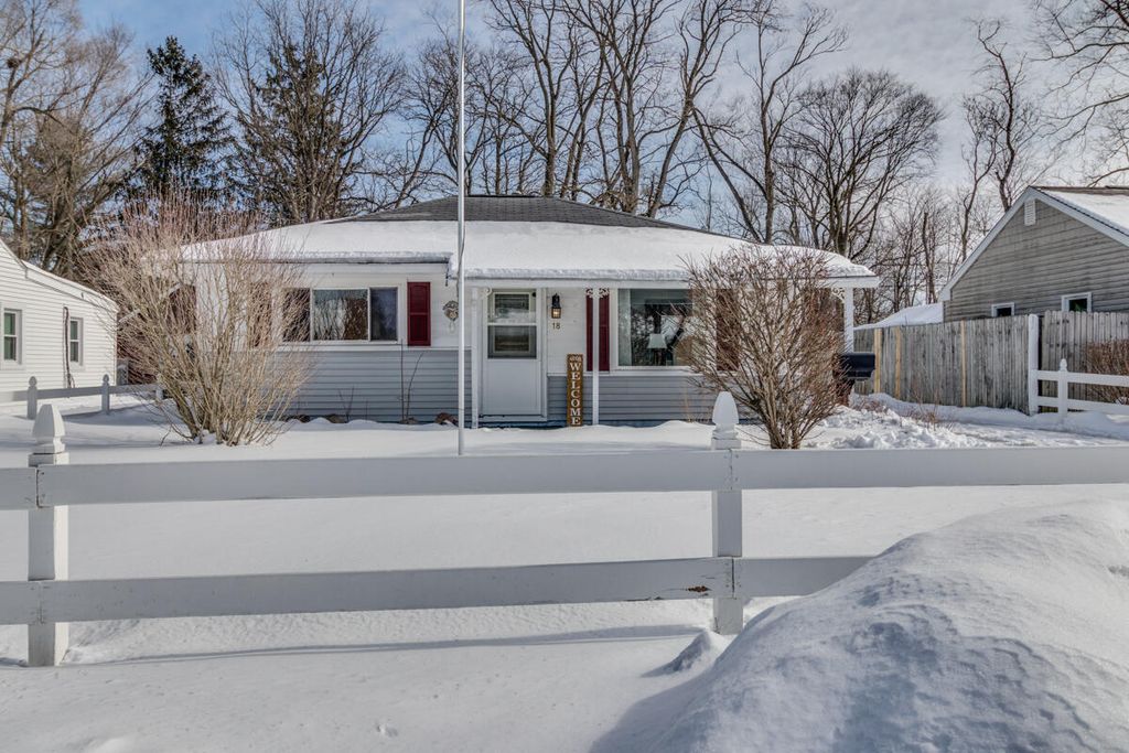 18 Woodlawn Avenue N, Battle Creek, MI 49037