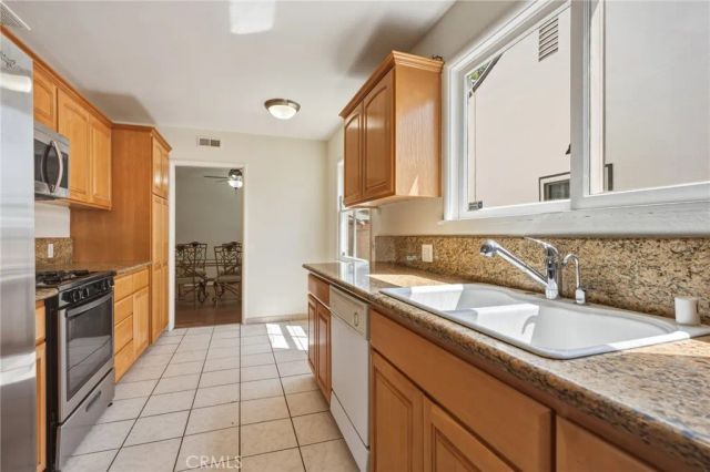 17213 Gault Street, Lake Balboa, CA 91406